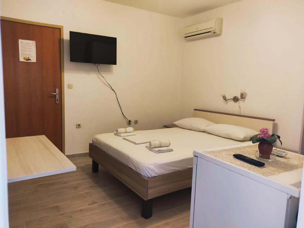 Apartments Dragica Milna  Eksteriør bilde