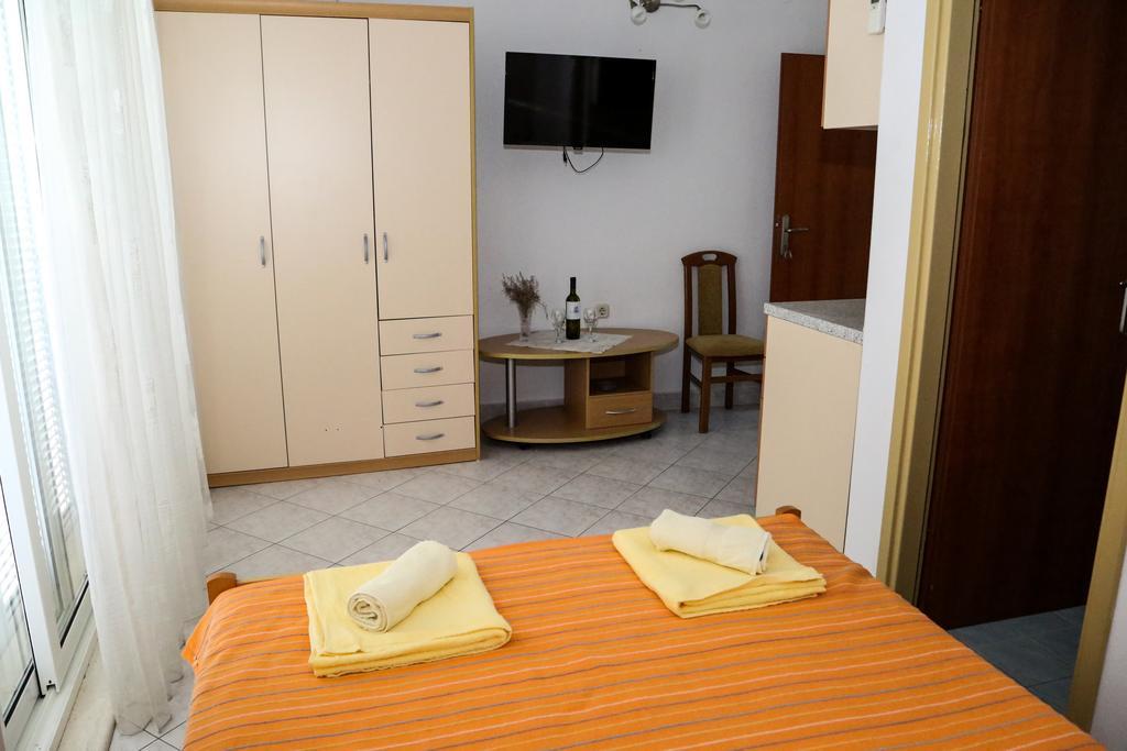 Apartments Dragica Milna  Eksteriør bilde