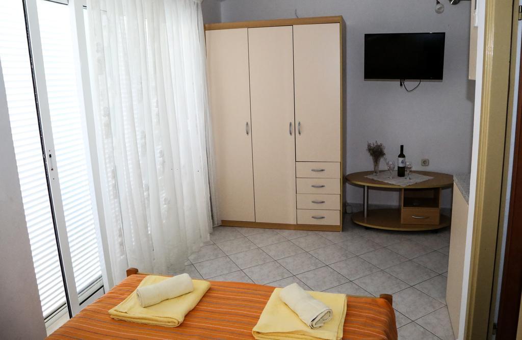 Apartments Dragica Milna  Eksteriør bilde