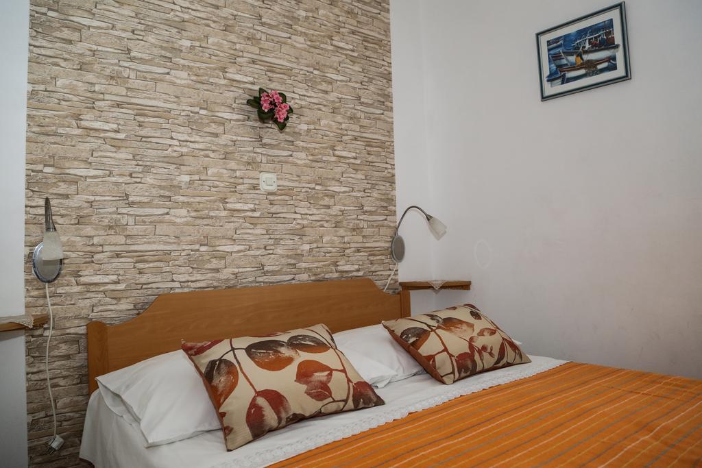 Apartments Dragica Milna  Eksteriør bilde