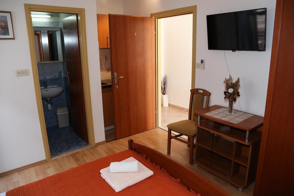 Apartments Dragica Milna  Eksteriør bilde