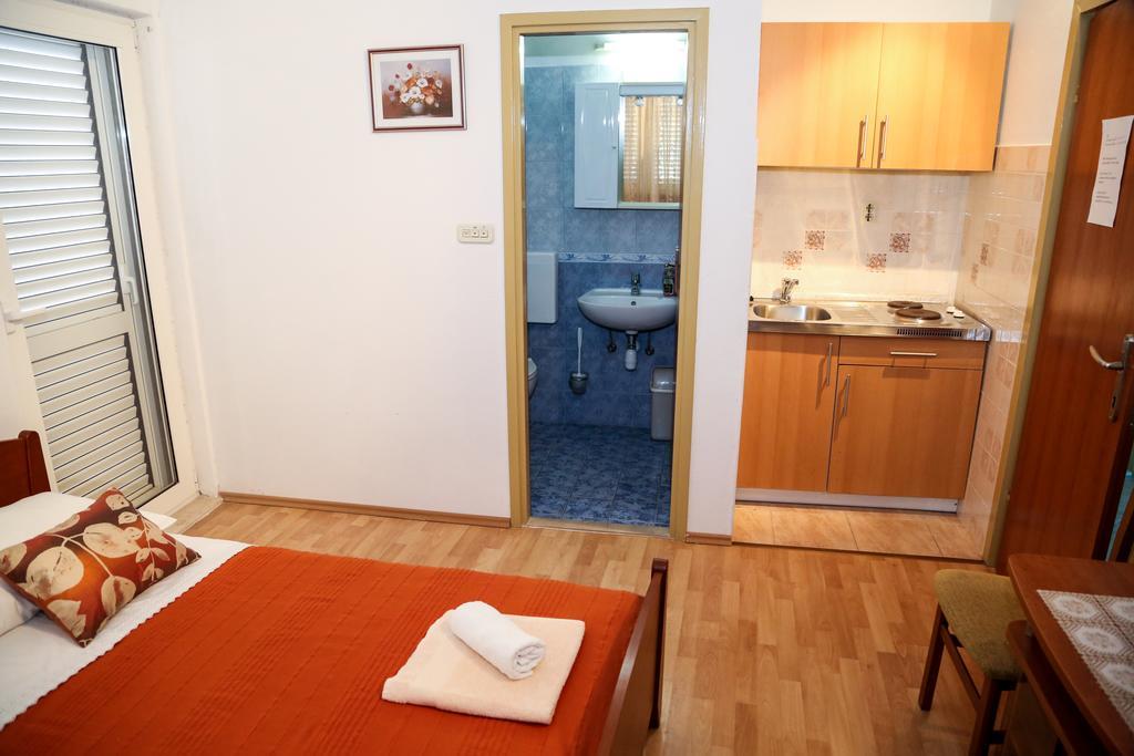 Apartments Dragica Milna  Eksteriør bilde