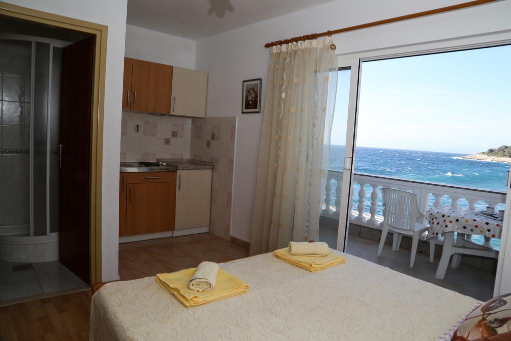 Apartments Dragica Milna  Eksteriør bilde