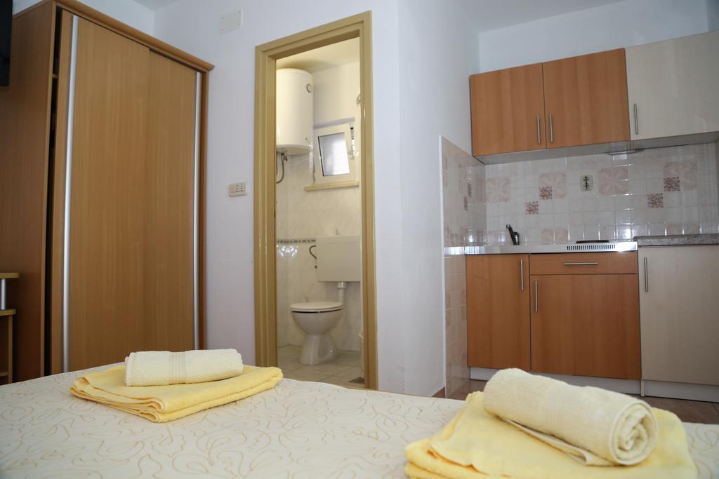 Apartments Dragica Milna  Eksteriør bilde