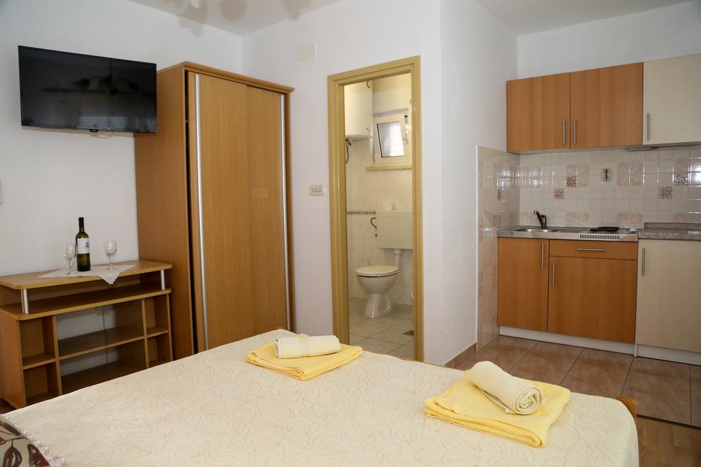 Apartments Dragica Milna  Eksteriør bilde