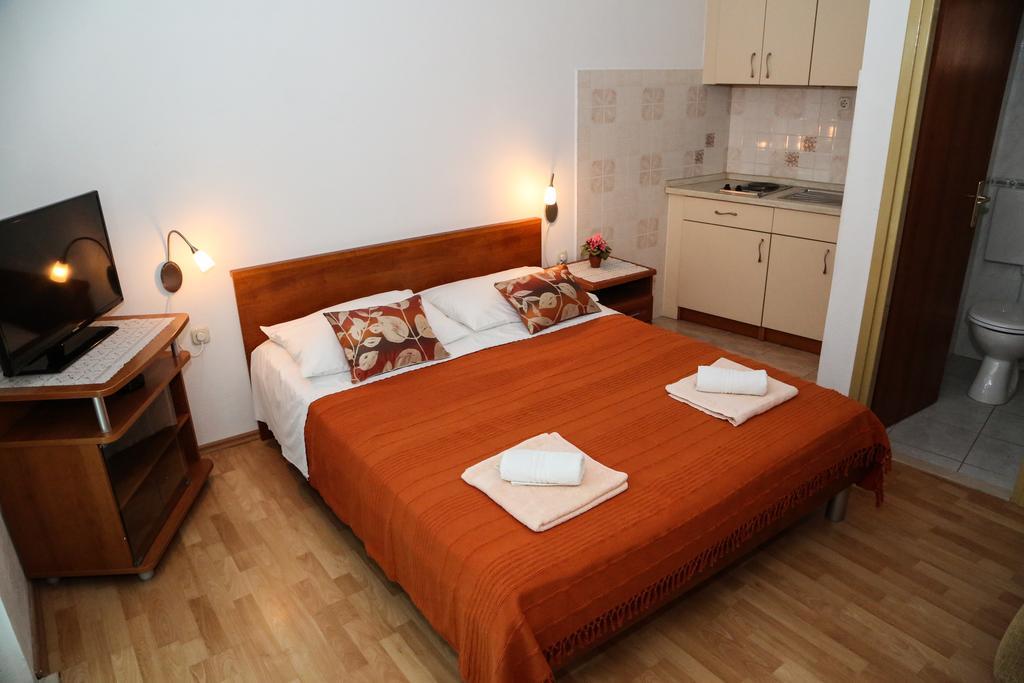 Apartments Dragica Milna  Eksteriør bilde